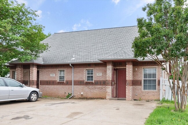 Building Photo - 612 Kings Way Dr Unit A