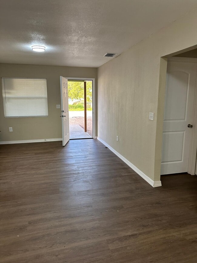 Photo - 825 Booker Ave