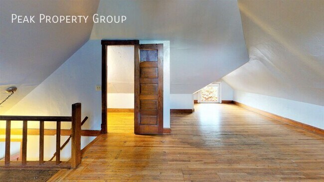 Photo - 196 W 8th Ave