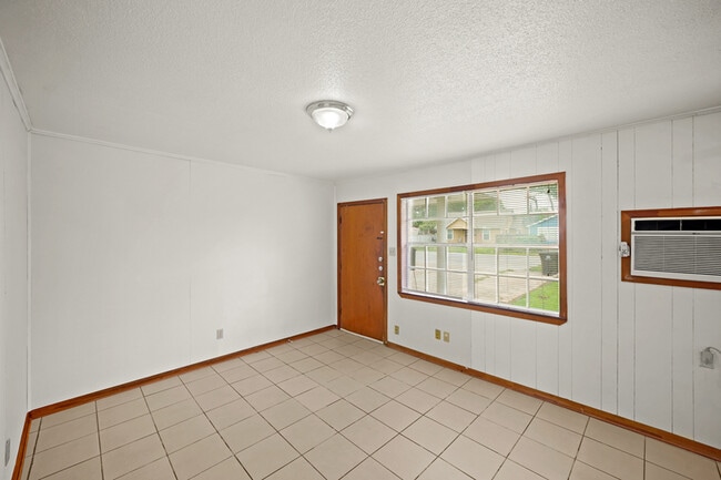 Photo - 6116 1/2 Octavia Street