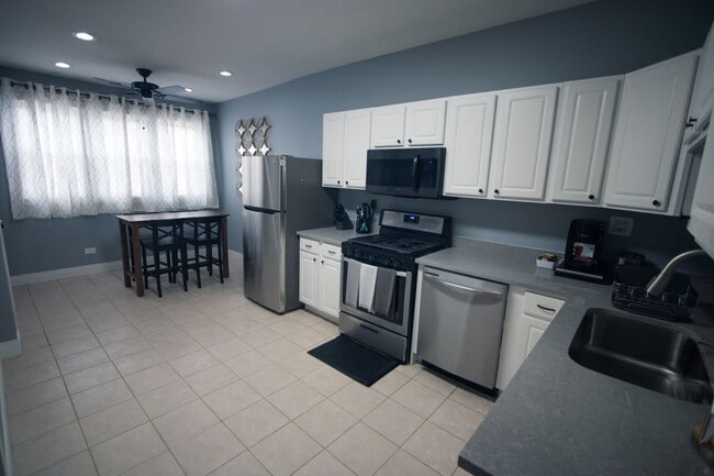 Building Photo - 3927 N Whipple St Rental