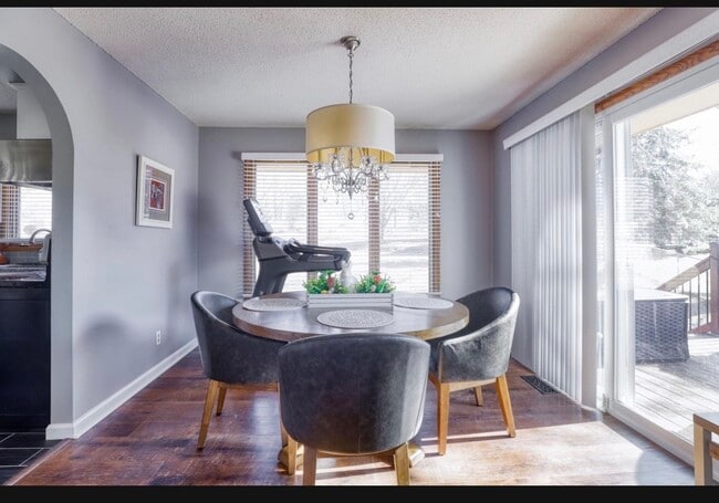 Photo - 9240 Chesshire Ln N