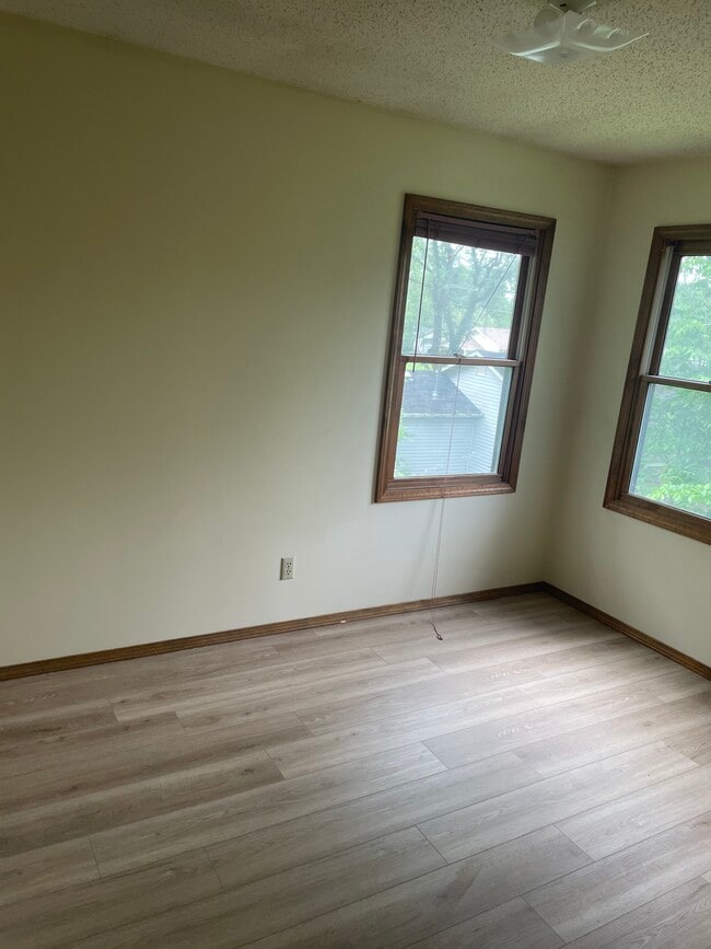 Photo - 403-405 S 8th Ave