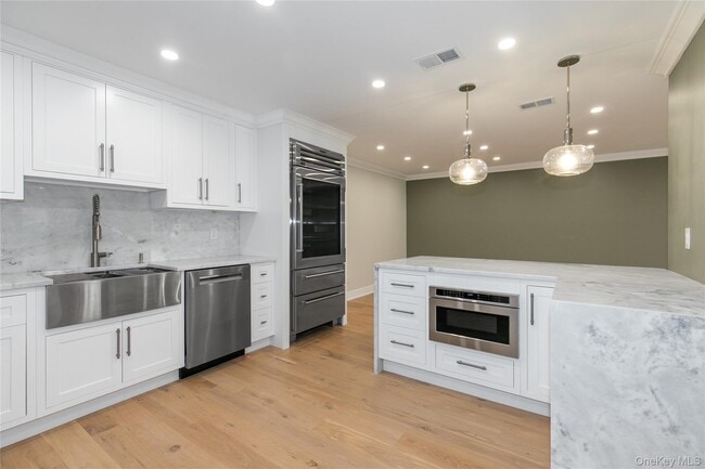 Photo - 18 Acorn Ponds Dr