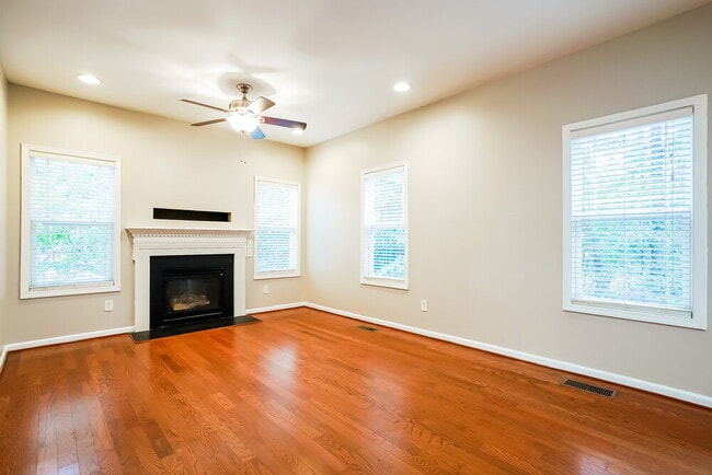 Photo - 146 Willowbrook Cir