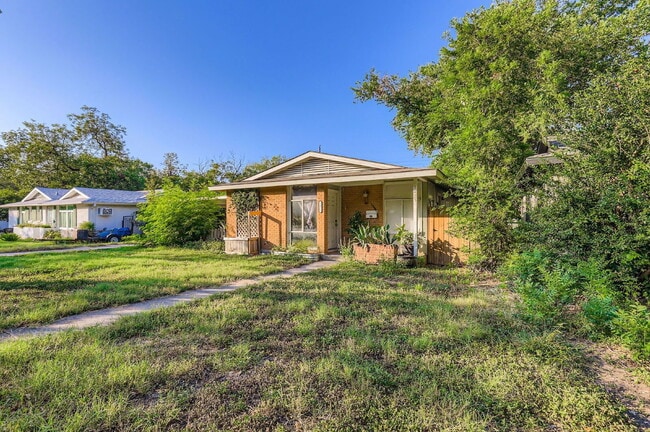 Building Photo - 1423 Westmoor Dr Rental
