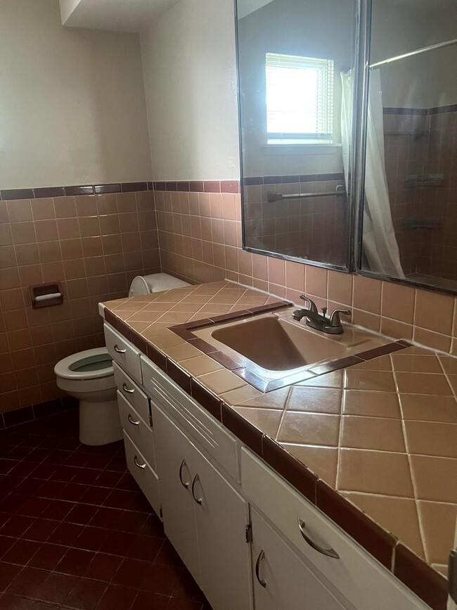 Photo - 2635-2637 S. Stewart Unit 2635