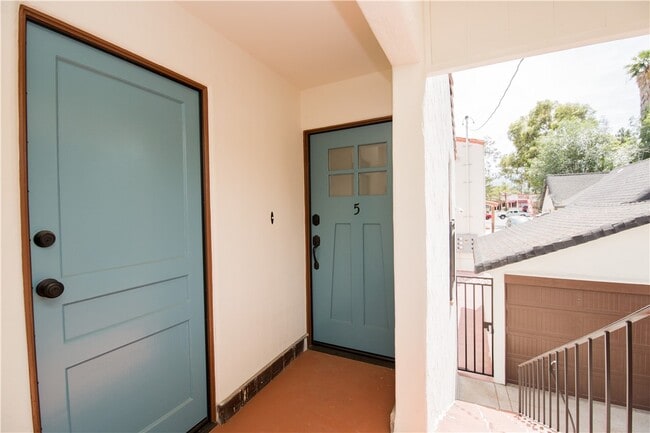 Photo - 711 W 6th St Unit 5