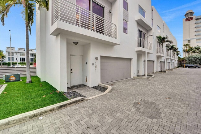 1371 N Ocean Blvd
