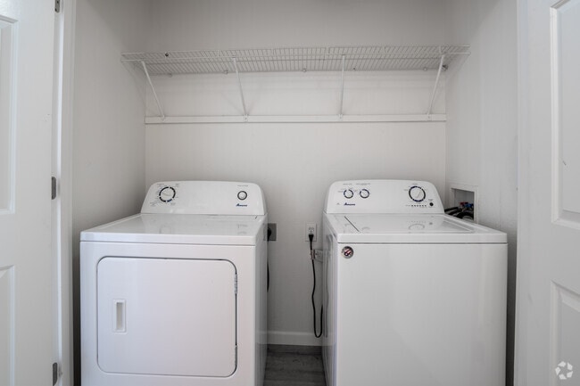 2BR, 2BA - 963SF - Laundry