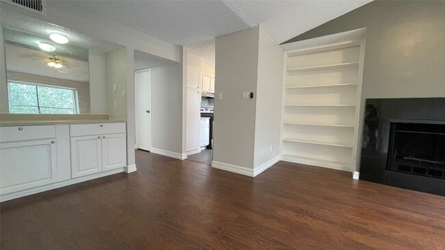 Building Photo - 6701 Sands Point Dr Unit 33