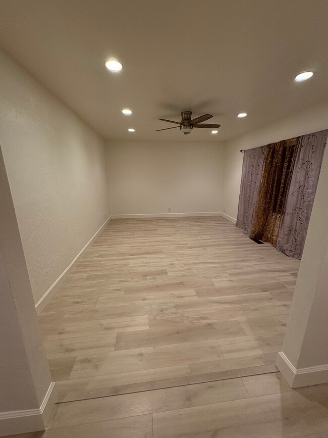 Photo - 4192 Denker Dr