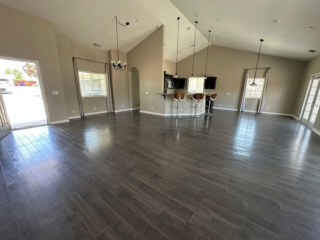 Building Photo - Welcome to this beautiful 3-bedroom 2-bath...