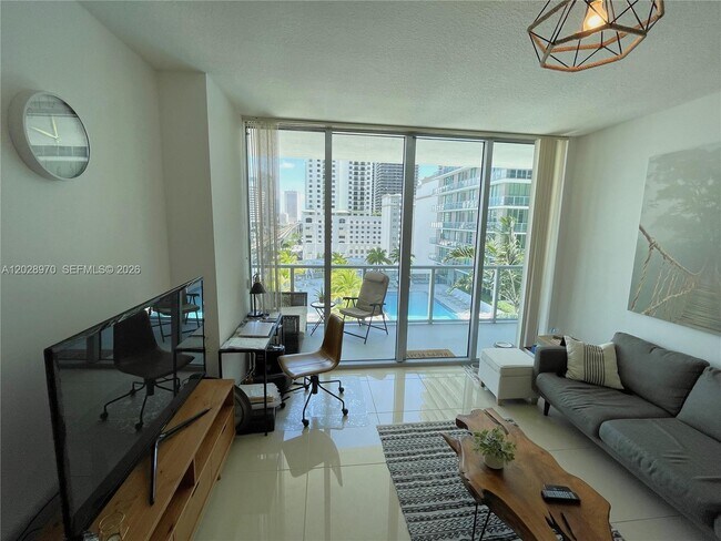 Photo - 79 SW 12th St Unidad 1211-S