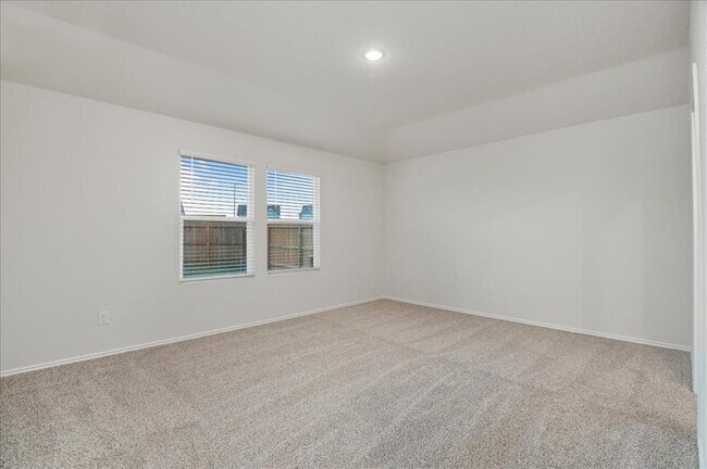 Photo - 379 Wayne Wy