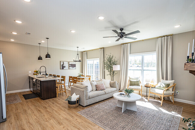 Living room blends with kitchen and dining area to create a spacious and open floor plan - 110 Sierra Cir Rental