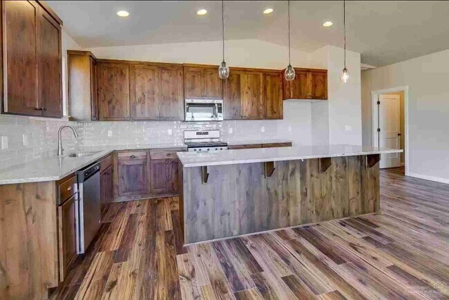 Photo - 629 NW Rimrock Dr