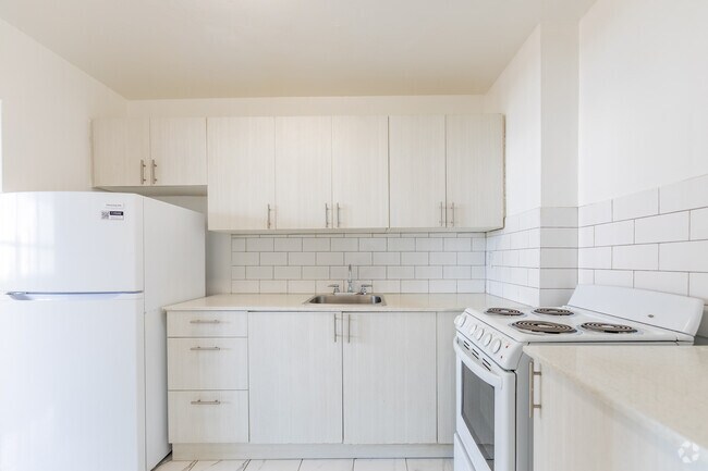 1BR, 1BA - Kitchen - 260 Wellesley St E