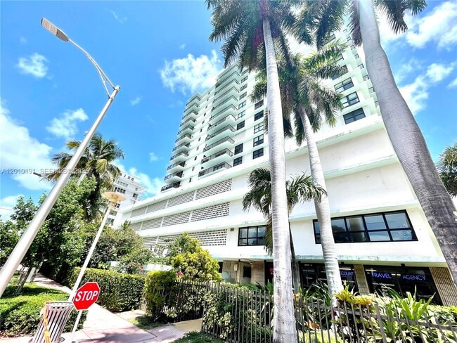 Building Photo - 1800 Collins Ave Unit 5D