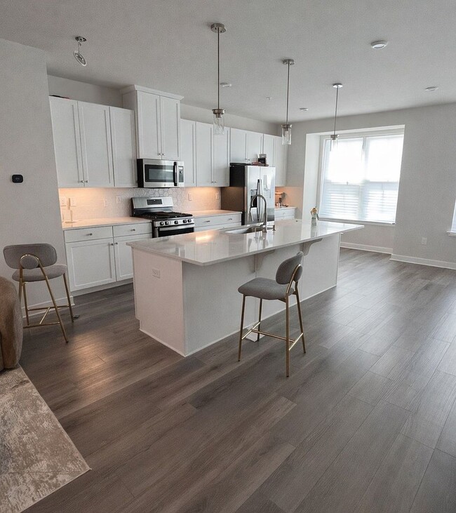 Photo - 104 S Durham Dr