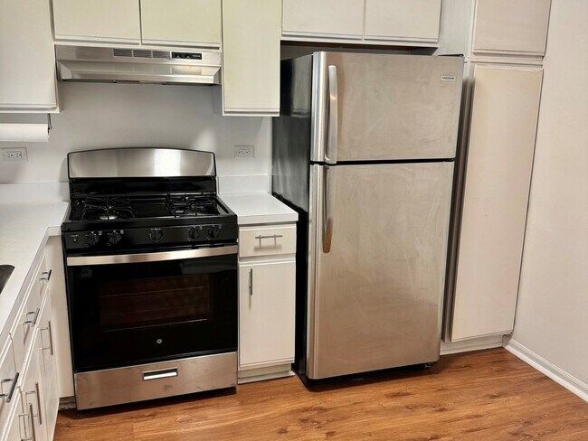 Photo - 1120 Kingston Ct Unit 1120