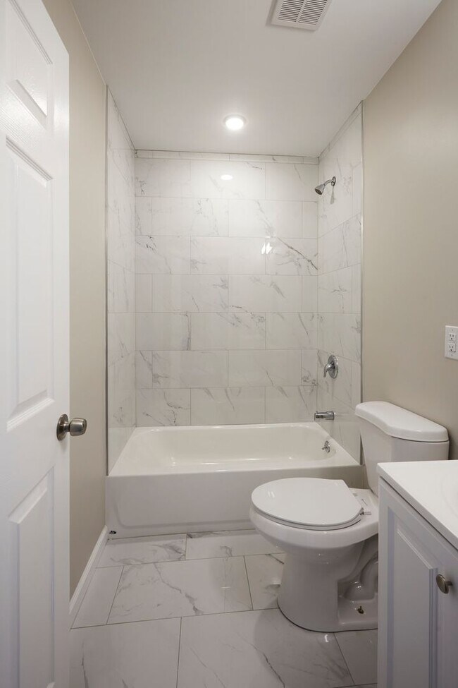 Photo - 5514 Woodland Ave Unit 3