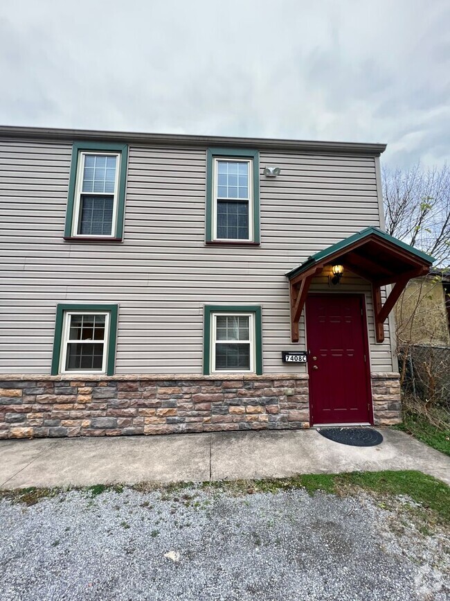 Building Photo - Charming Home - 2 Bed 1.5 Bath - Neville I...