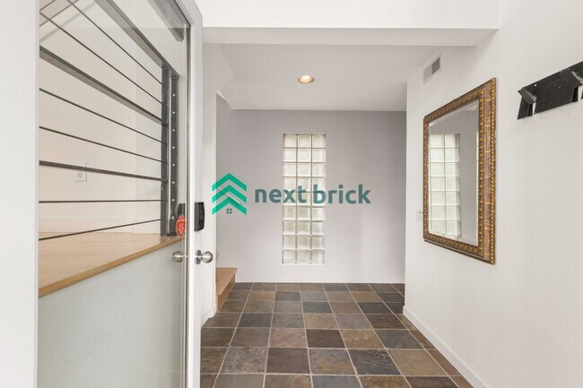 3 BED & 3 BATH SINGLE FAMILY HOUSE FOR RENT