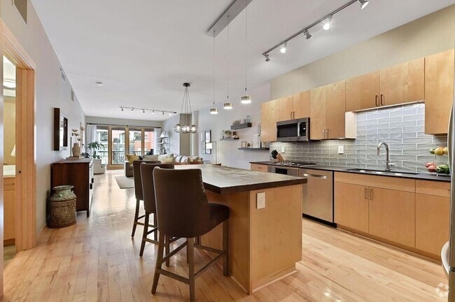 Building Photo - 401 N 2nd St Rental
