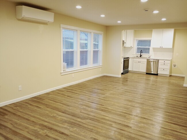 Photo - 642 Weed Ave