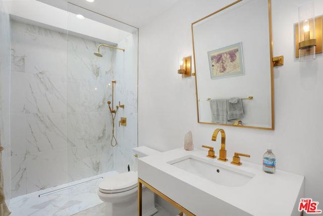 Photo - 8062 Waring Ave