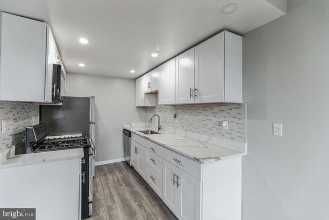 Photo - 4600 Duke St Unidad 718