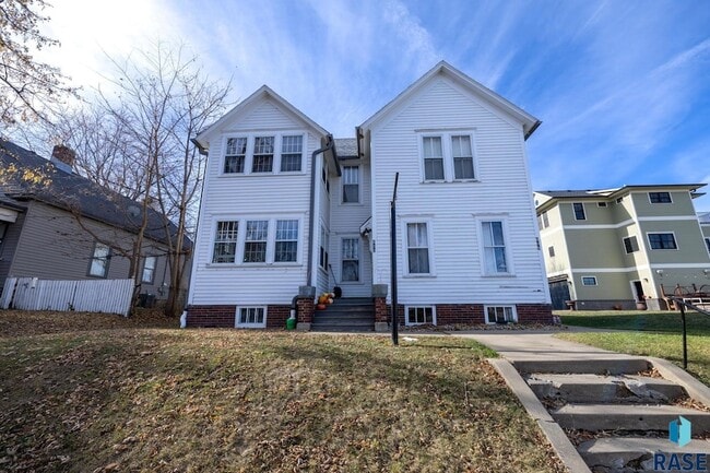 611 S 2nd Ave
