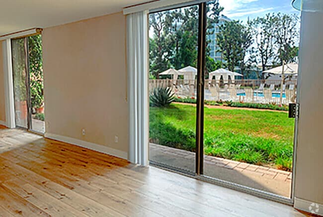 Building Photo - 100 S Doheny Dr Unit 211 Rental