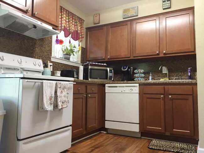 Photo - Athens Highlands Apts.