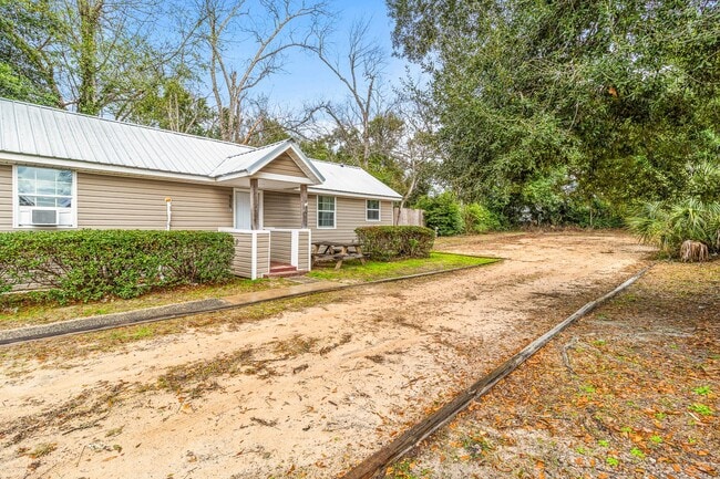 Photo - 908 N 57th Ave