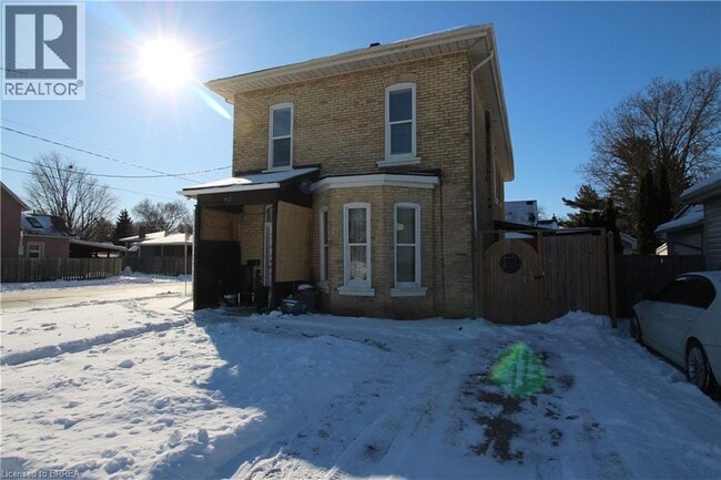 Photo - 62 Dundas St