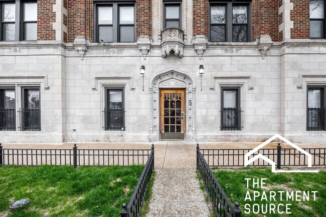 Photo - 948 W Cuyler Ave Unit 203