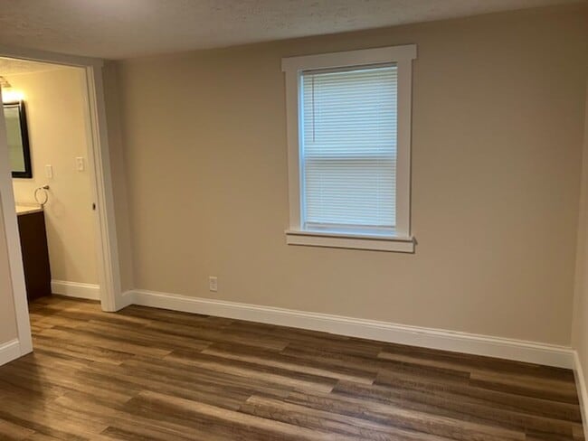 821 Dubois Rd