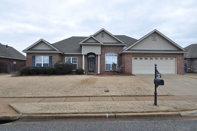 Building Photo - AVAILABE NOW!!