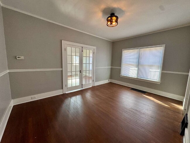 Photo - 2 bedroom, 1 bathroom duplex now available on the southside of Ottawa