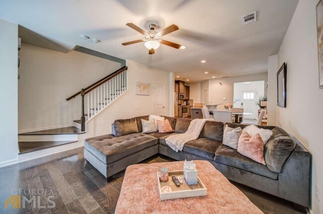 Photo - 882 Ambient Way SW