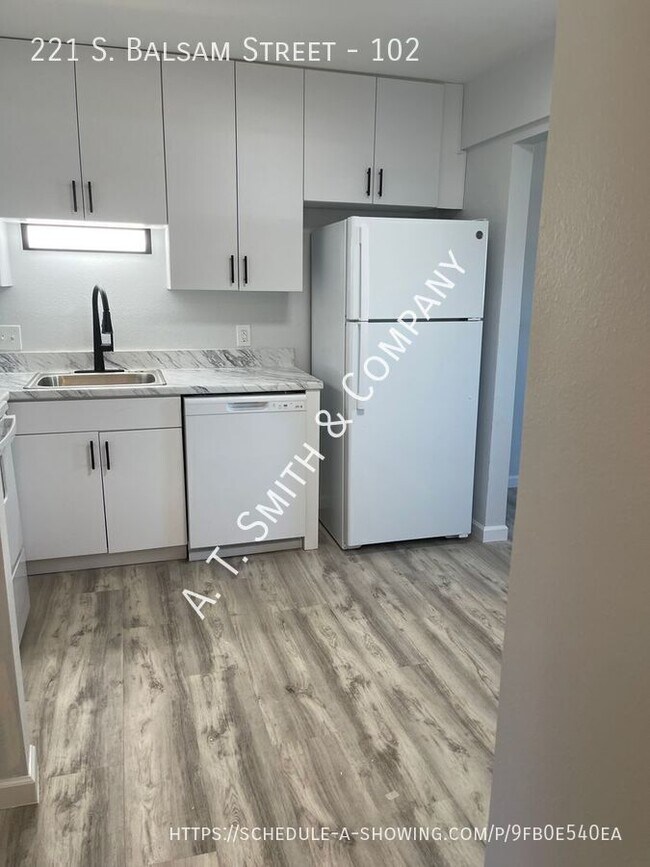 Photo - 221 S Balsam St Unidad 102