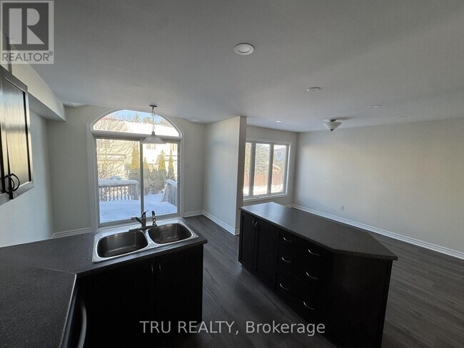 Photo - 247 Hunterbrook St