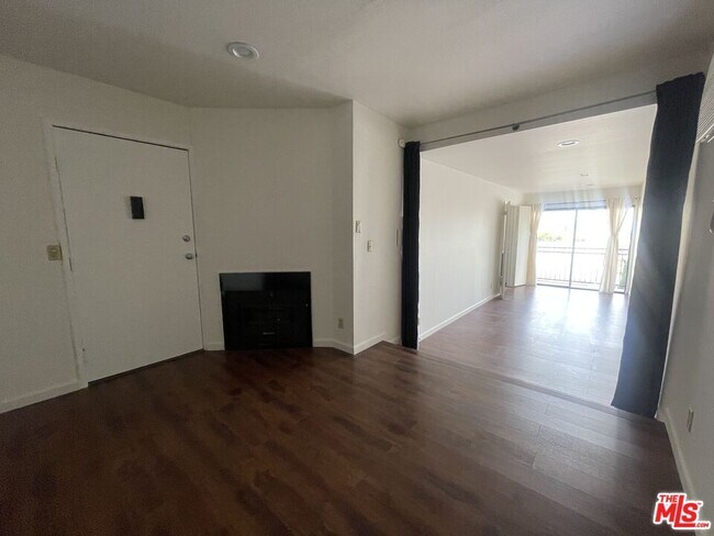 Photo - 1338 N Sierra Bonita Ave Unit 306