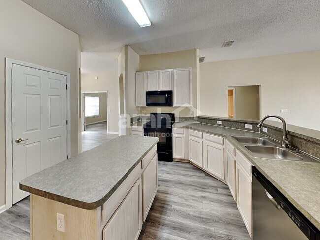 Photo - 406 Johns Creek Pky