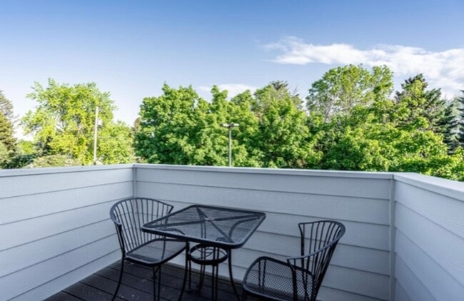 3-Story Urban Walk Up at a Modern Communit... - 3-Story Urban Walk Up at a Modern Communit...
