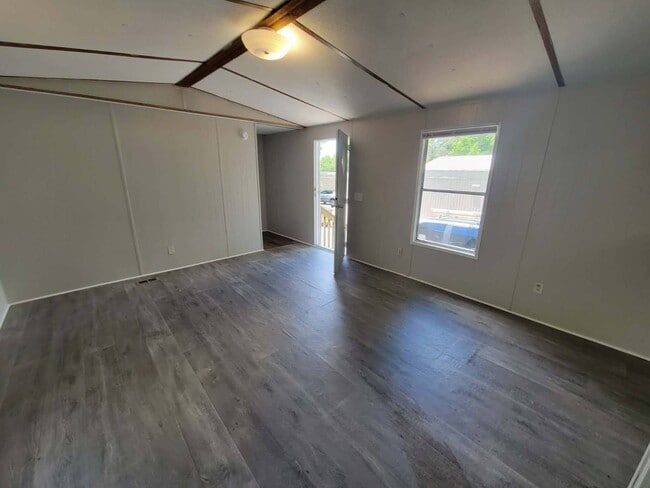 Photo - 109 Embert Ln