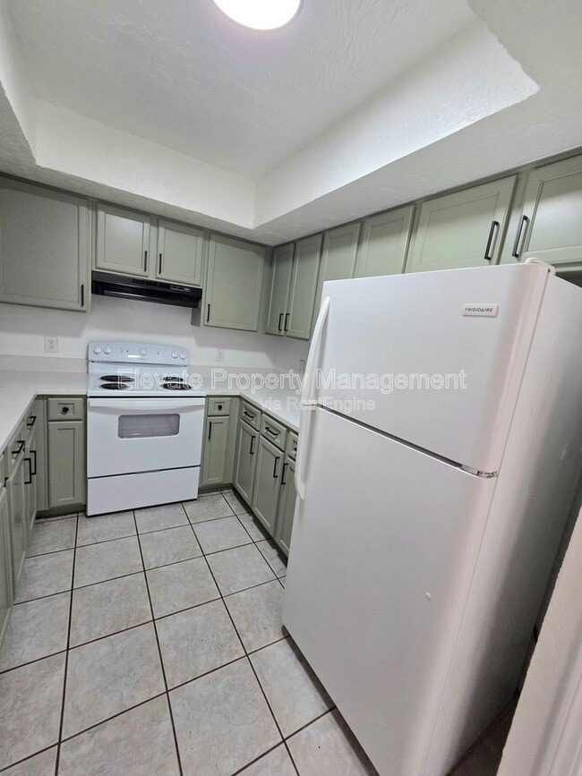 Photo - 530 Westwood Ct