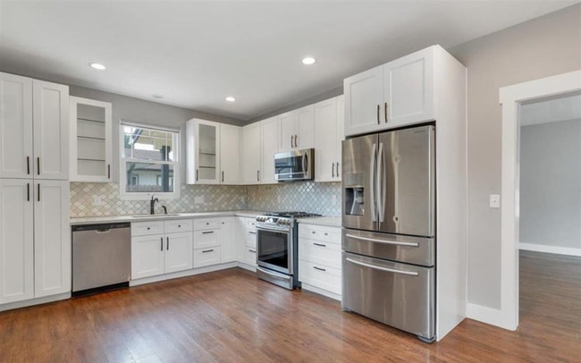 Photo - 3505 Lancaster Dr NE